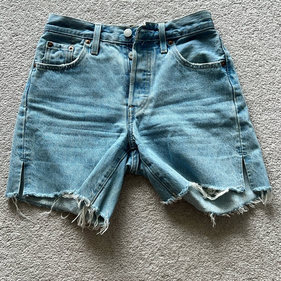 Levi’s High Waisted Shorts - Picture 1 of 4